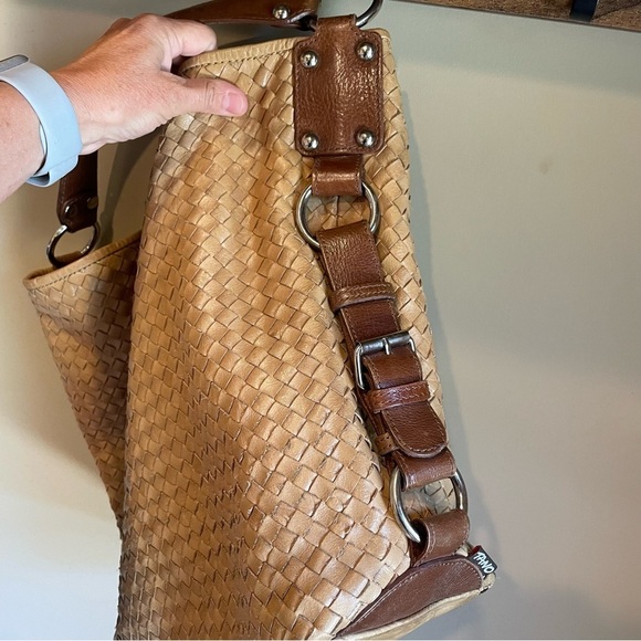 TANO Large Woven Tan Leather Shoulder Purse - Picture 4 of 9